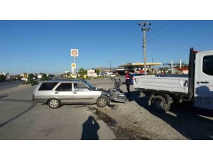 Antalya’da Otomobil İle Kamyonetin Çarpıştığı Kaza Kamerada