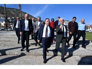 Başkan Böcek: "Finike’ye Cumhuriyet Meydanı Çok Yakıştı"