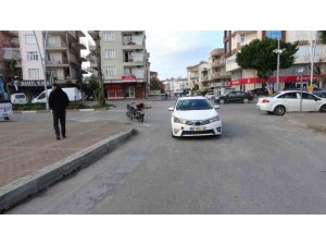 Çarpıştığı Otomobilin Camına Başını Çarpan Motosikletli Ağır Yaralandı