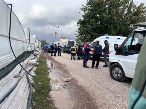 Tüfekle Oynayan Oğlu Tarafından Vurularak Hayatını Kaybetti