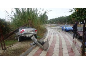 Refüjdeki Palmiyeye Çarpıp Yolun Karşısındaki Portakal Bahçesine Daldı