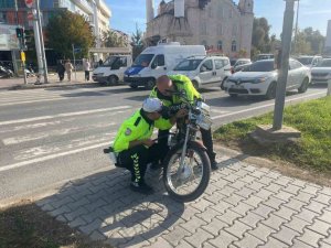 Antalya’da Sürücüsünün Kaçtığı Plakasız Motosiklete 7 Bin Tl Ceza