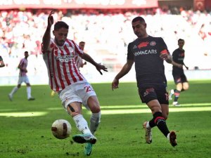 Trendyol Süper Lig: Antalyaspor: 2 - Fatih Karagümrük: 1 (İ̇lk Yarı)
