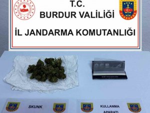 Burdur’da Jandarma Ekiplerinin Kaçakçılık Operasyonunda Çok Sayıda Uyuşturucu Madde Ele Geçirildi