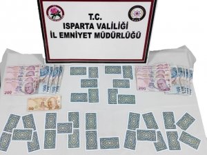 Isparta’da Dernekte Kumar Oynayan 5 Şahsa Para Cezası