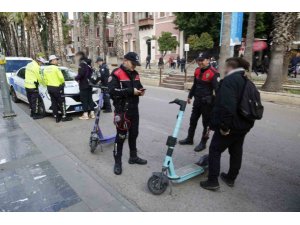 Antalya’da Eş Zamanlı Elektrikli Scooter Denetimi: 210 Sürücüye Ceza, 155 Scooter Trafikten Men