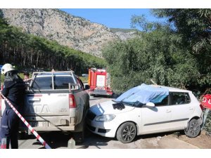 Piknik Yolundaki Feci Kazada 1 Kişi Öldü, Olay Yerine Koşan Kızı Gözyaşlarına Boğuldu