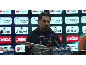 İlhan Palut: “Maalesef çok ekstra bir gol attılar”