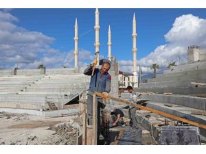 Kumluca Atatürk Stadyumu’nun kaba inşaatı yüzde 85 tamamlandı