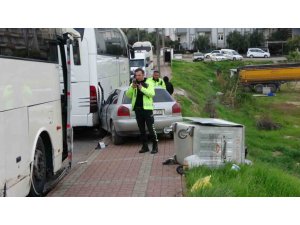 Kaldırımdaki çöp konteynerleri şarampole yuvarlanmasını önledi, o anlar kamerada