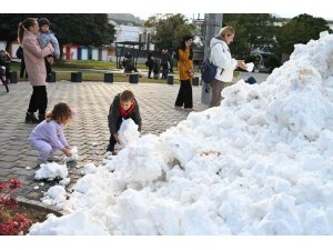 Kar yağmayan Antalya’ya çocuklar için yaylalardan kamyonlarla kar getirildi