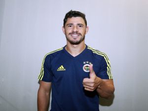 Fenerbahçe, Giuliano ile 4 yıllık sözleşme imzaladı