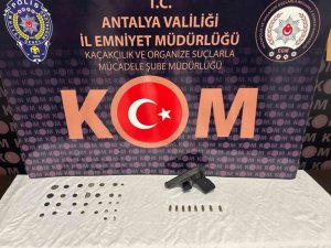 Antalya’da kaçakçılık yapan 10 şüpheli yakalandı