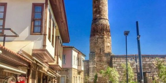 Turistler Kesik Minare’yi ararken Şehzade Korkut Camisi’ni buluyor