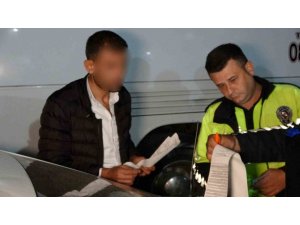 Otobüs üst üste kaza tehlikesi atlattı, yolcular şikayet edince otobüs sürücüsü alkollü çıktı