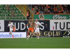 Trendyol Süper Lig: Alanyaspor: 3 - Trabzonspor: 1 (Maç sonucu)