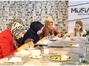 MÜSİAD Kadın Antalya Şubesi, kadınları seramik boyama sanatıyla buluşturdu