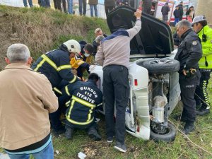 Burdur’da kontrolden çıkan ekobis bahçeye uçtu: 3 yaralı