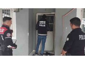 Antalya’da uyuşturucu operasyonu: 17 tutuklama