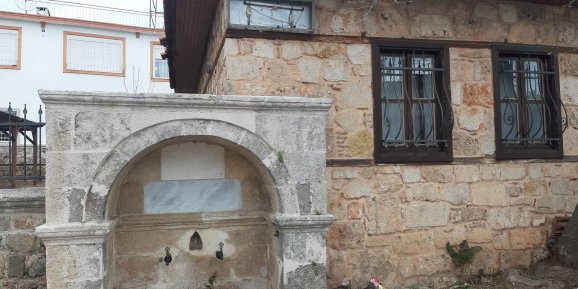 Balbey'de restore edilen tarihi çeşmenin muslukları takıldı