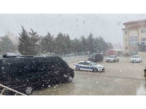 Burdur’da mart ayında lapa lapa kar yağdı