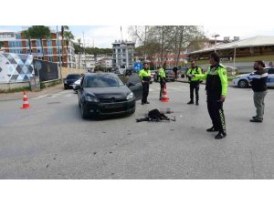 Çarpmanın etkisiyle 15 metre savrulan motosikletin sürücüsü ağır yaralandı