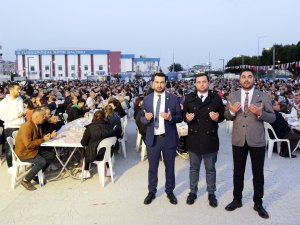 İYİ Parti’den Kepez’de 5 bin kişiye iftar