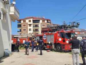 İzmaritten çıkan yangında evdeki anne ve çocukları itfaiye ekipleri kurtardı