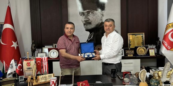 Antalya Şoförler ve Otomobilciler Odası Başkanı Alkan, Antalya Gazeteciler Cemiyeti Başkanı Taş'ı ziyaret etti