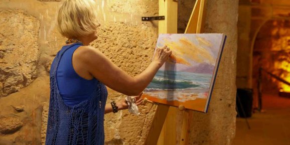 11 Ukraynalı kadının hazırladığı ‘Sanatçıların Gözünden Alanya’ sanat sergisi açıldı