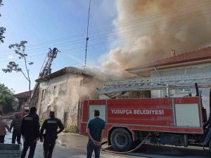 Burdur’da depoda çıkan yangın evlere sıçradı: 2 ev ve 1 depo kullanılamaz hale geldi