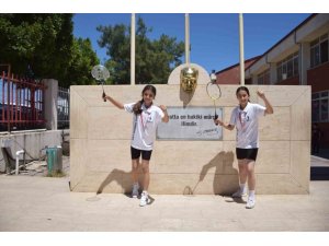 Elif ve Melis Badminton Türkiye Şampiyonası yolcusu