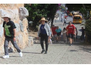 Turizm kenti Alanya’ya sezonun 2’nci yolcu gemisi demirledi