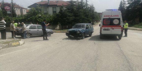 Isparta’da iki otomobil çarpıştı: 2 yaralı