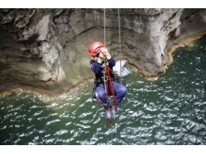 Ateş savaşçılarının kurtarma tatbikatı komandoları aratmadı