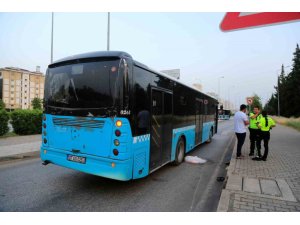 Kapısından düştüğü otobüsün altında kalan Özbek kadın yaralandı