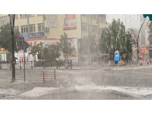 Isparta’da dolu yağışı etkili oldu, sürücüler zor anlar yaşadı