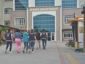 Burdur’da durdurulan araçta uyuşturucu çıktı, 4 şüpheli tutuklandı