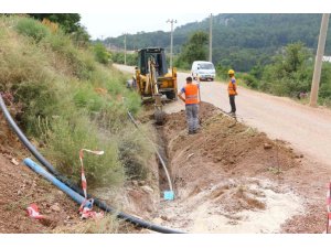 Kumluca’nın kırsal mahallelerinde içme suyu hatlarını yeniliyor