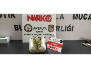 Alanya’da narkotik operasyonu: 3 kilo uyuşturucu madde ele geçirildi