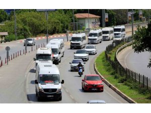 Antalya’da servisçiler korsana isyan etti