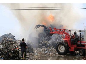 Geri dönüşüm tesisi alevlere teslim oldu