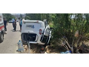 Burdur’da hafif ticari araç takla attı, yaşlı çift yaralandı