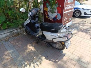 Motosiklet otomobile çarptı: 1 yaralı