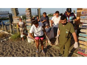 Yaralı Caretta Caretta cerrahi müdahalenin ardından denize bırakıldı