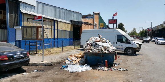 Akdeniz Sanayi Sitesi’nde Çöp Dağları Krizi