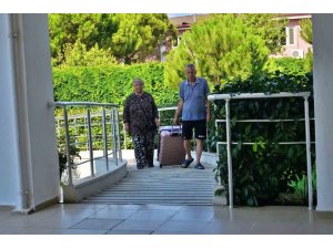 Emeklilerin Antalya’daki KYK yurtlarında ücretsiz tatil keyfi başladı