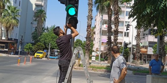 Antalya’daki trafik sinyalizasyonlarına bakım onarım çalışmaları