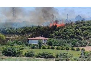 Anızlardan makilik alana sıçrayan yangın yerleşim yerlerine ulaşmadan söndürüldü