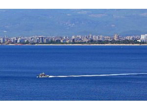 Yüzen 3 kişinin kıyıya dönemediği ihbarı deniz polisini alarma geçirdi